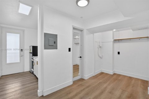 Condominio en alquiler en Bal Harbour, Florida, 1 dormitorio, 60.39 m2 № 2058224 - foto 2