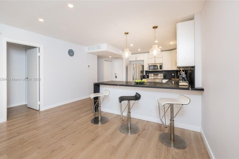 Condo in Hallandale Beach, Florida, 1 bedroom  № 1763553 - photo 8