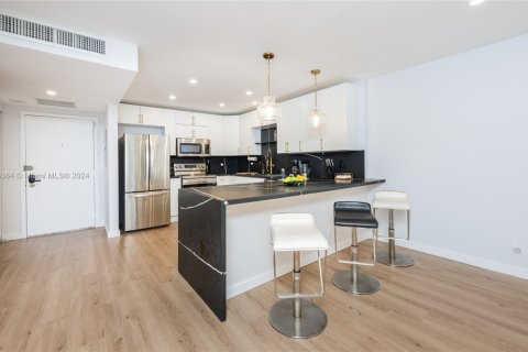 Condo in Hallandale Beach, Florida, 1 bedroom  № 1763553 - photo 6