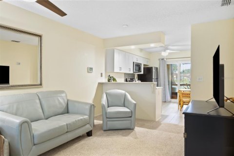 Condo in Dunedin, Florida, 2 bedrooms № 2384220 - photo 12