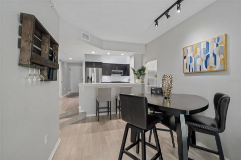 Condo in Tampa, Florida, 2 bedrooms  № 2291411 - photo 12