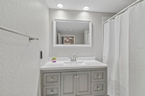 Condo in Tampa, Florida, 2 bedrooms  № 2291411 - photo 19