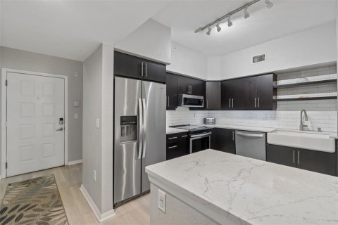 Condo in Tampa, Florida, 2 bedrooms  № 2291411 - photo 2