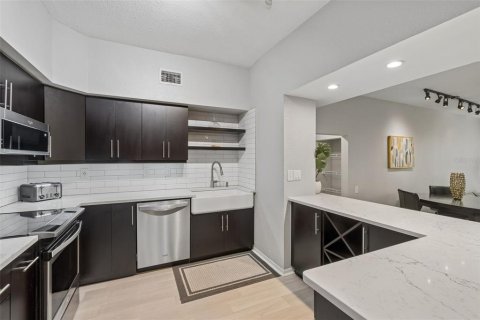 Condo in Tampa, Florida, 2 bedrooms  № 2291411 - photo 8