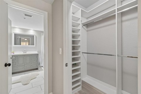 Condo in Tampa, Florida, 2 bedrooms  № 2291411 - photo 17