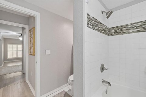 Condo in Tampa, Florida, 2 bedrooms  № 2291411 - photo 23