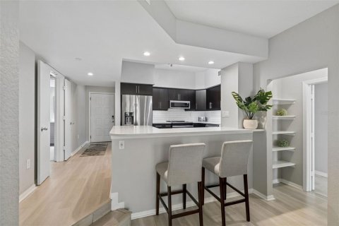 Condo in Tampa, Florida, 2 bedrooms  № 2291411 - photo 11