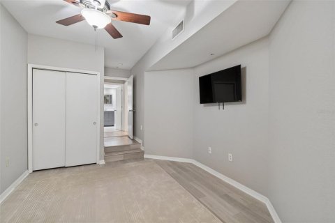 Condo in Tampa, Florida, 2 bedrooms  № 2291411 - photo 21