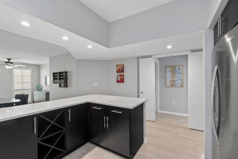 Condo in Tampa, Florida, 2 bedrooms  № 2291411 - photo 4