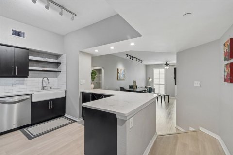 Condo in Tampa, Florida, 2 bedrooms  № 2291411 - photo 3