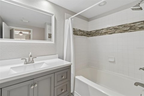 Condo in Tampa, Florida, 2 bedrooms  № 2291411 - photo 18