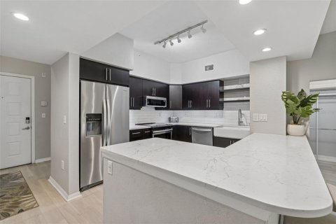 Condo in Tampa, Florida, 2 bedrooms  № 2291411 - photo 10