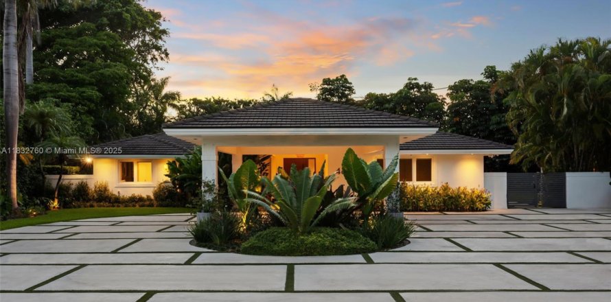 Дом в Майами, Флорида 4 спальни, 295.43м2 № 2034483