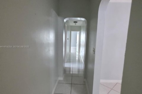 Снять в аренду виллу или дом в Майами, Флорида 3 спальни, 235.69м2, № 1969915 - фото 16