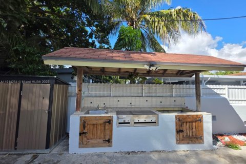 Снять в аренду виллу или дом в Майами, Флорида 3 спальни, 235.69м2, № 1969915 - фото 4