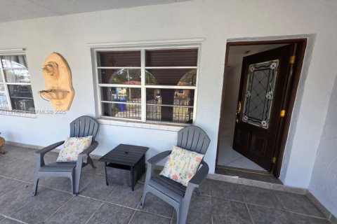 Снять в аренду виллу или дом в Майами, Флорида 3 спальни, 235.69м2, № 1969915 - фото 5