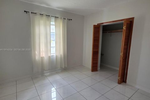 Снять в аренду виллу или дом в Майами, Флорида 3 спальни, 235.69м2, № 1969915 - фото 13