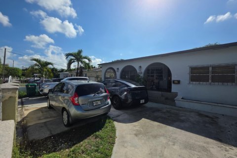 Снять в аренду виллу или дом в Майами, Флорида 3 спальни, 235.69м2, № 1969915 - фото 2