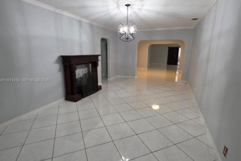 Снять в аренду виллу или дом в Майами, Флорида 3 спальни, 235.69м2, № 1969915 - фото 6