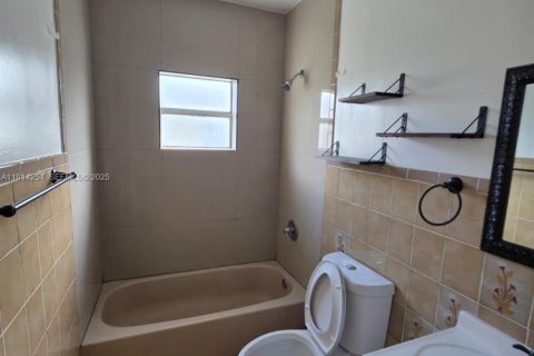 Снять в аренду виллу или дом в Майами, Флорида 3 спальни, 235.69м2, № 1969915 - фото 11