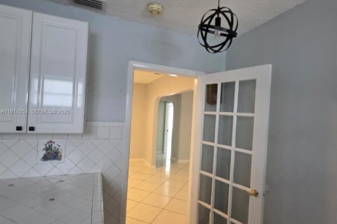 Снять в аренду виллу или дом в Майами, Флорида 3 спальни, 235.69м2, № 1969915 - фото 10