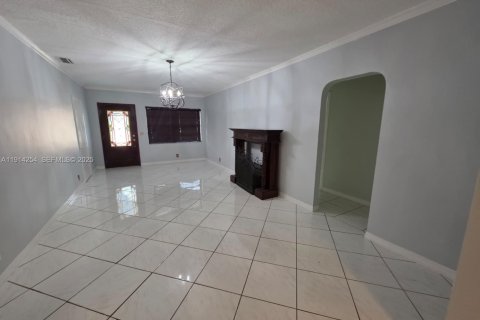 Снять в аренду виллу или дом в Майами, Флорида 3 спальни, 235.69м2, № 1969915 - фото 22