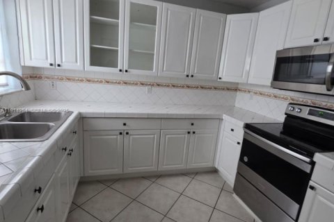 Снять в аренду виллу или дом в Майами, Флорида 3 спальни, 235.69м2, № 1969915 - фото 8