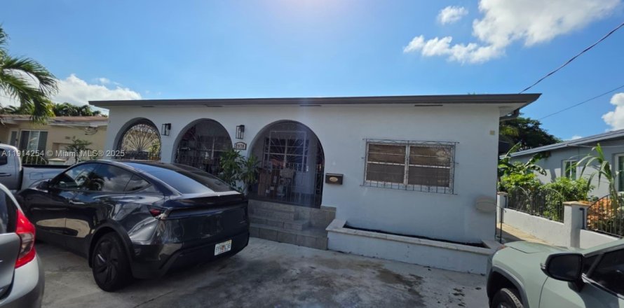 Дом в Майами, Флорида 3 спальни, 235.69м2 № 1969915