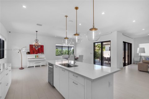 Villa ou maison à vendre à Doral, Floride: 4 chambres, 319.21 m2 № 2055898 - photo 4
