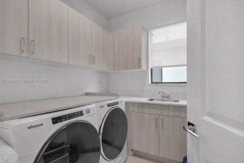 Villa ou maison à vendre à Doral, Floride: 4 chambres, 319.21 m2 № 2055898 - photo 29