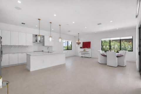 Villa ou maison à vendre à Doral, Floride: 4 chambres, 319.21 m2 № 2055898 - photo 9