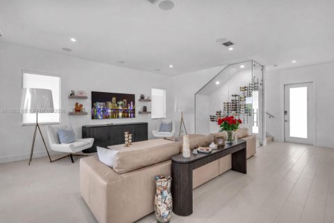 Villa ou maison à vendre à Doral, Floride: 4 chambres, 319.21 m2 № 2055898 - photo 7