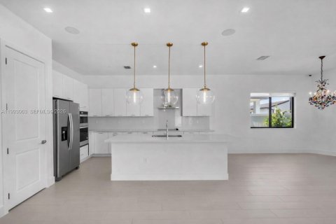 Villa ou maison à vendre à Doral, Floride: 4 chambres, 319.21 m2 № 2055898 - photo 3