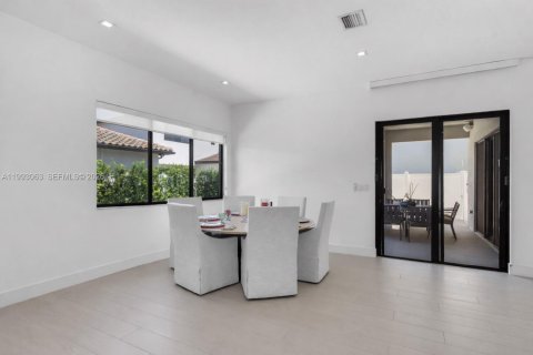 Villa ou maison à vendre à Doral, Floride: 4 chambres, 319.21 m2 № 2055898 - photo 10