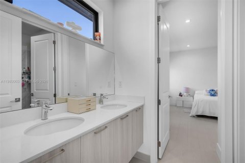 Villa ou maison à vendre à Doral, Floride: 4 chambres, 319.21 m2 № 2055898 - photo 21