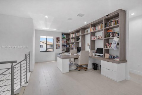 Villa ou maison à vendre à Doral, Floride: 4 chambres, 319.21 m2 № 2055898 - photo 25