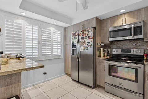 Condo in Coconut Creek, Florida, 2 bedrooms  № 2242633 - photo 5