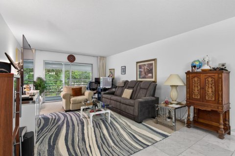 Condo in Coconut Creek, Florida, 2 bedrooms  № 2242633 - photo 11