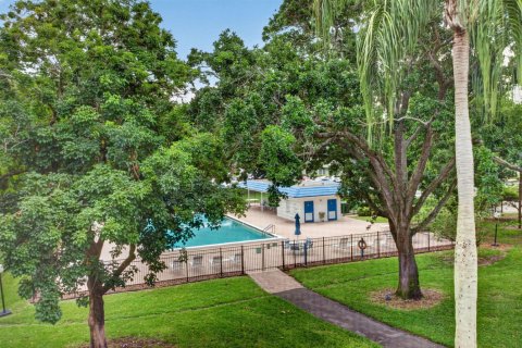 Condo in Coconut Creek, Florida, 2 bedrooms  № 2242633 - photo 22