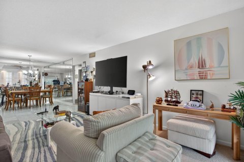 Condo in Coconut Creek, Florida, 2 bedrooms  № 2242633 - photo 13