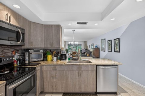 Condo in Coconut Creek, Florida, 2 bedrooms  № 2242633 - photo 7
