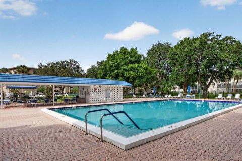 Condo in Coconut Creek, Florida, 2 bedrooms  № 2242633 - photo 26