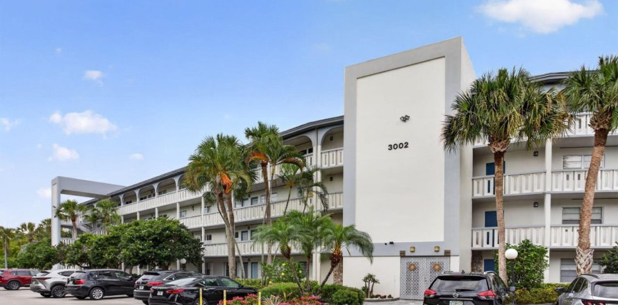 Condo in Coconut Creek, Florida, 2 bedrooms  № 2242633