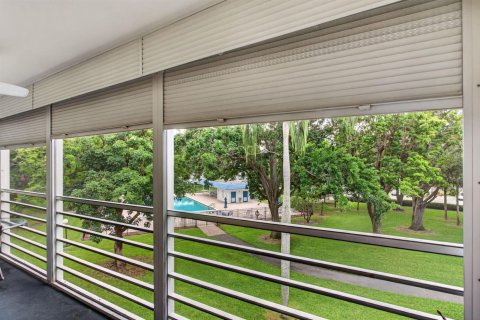 Condo in Coconut Creek, Florida, 2 bedrooms  № 2242633 - photo 23