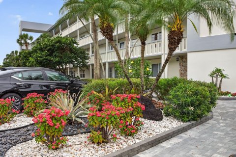 Condo in Coconut Creek, Florida, 2 bedrooms  № 2242633 - photo 27