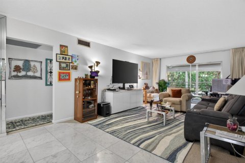 Condo in Coconut Creek, Florida, 2 bedrooms  № 2242633 - photo 10