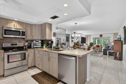 Condo in Coconut Creek, Florida, 2 bedrooms  № 2242633 - photo 3