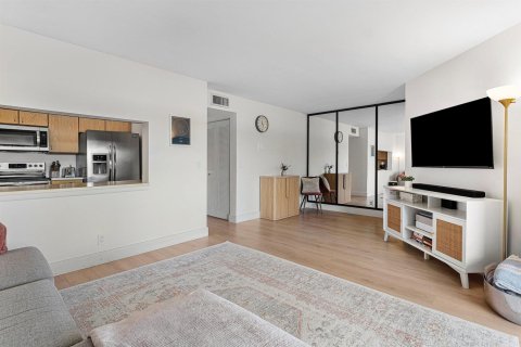 Condo in Deerfield Beach, Florida, 2 bedrooms  № 2185571 - photo 17