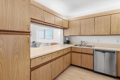 Condo in Deerfield Beach, Florida, 2 bedrooms  № 2185571 - photo 10