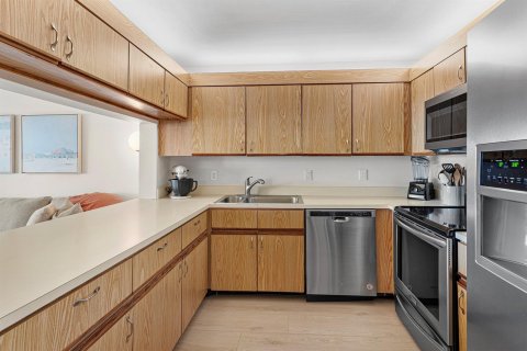 Condo in Deerfield Beach, Florida, 2 bedrooms  № 2185571 - photo 11